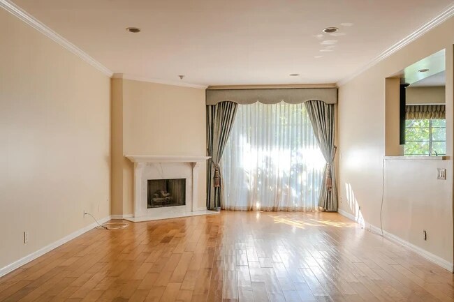 Foto del edificio - 1112 S Bedford Dr