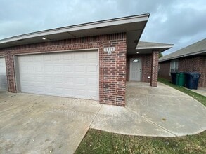 Building Photo - 1317 Garden Gate Dr
