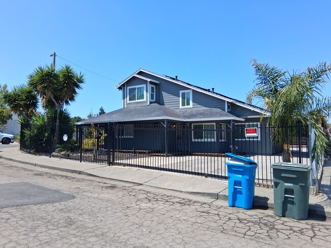 Building Photo - 167 Ladera Dr