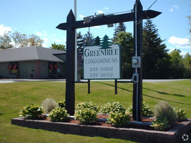 Building Photo - 60 Greentree Ln