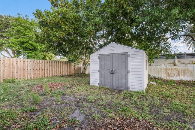 Foto del edificio - Nicely Remodeled & Updated 3 Bedroom 2 Bat...