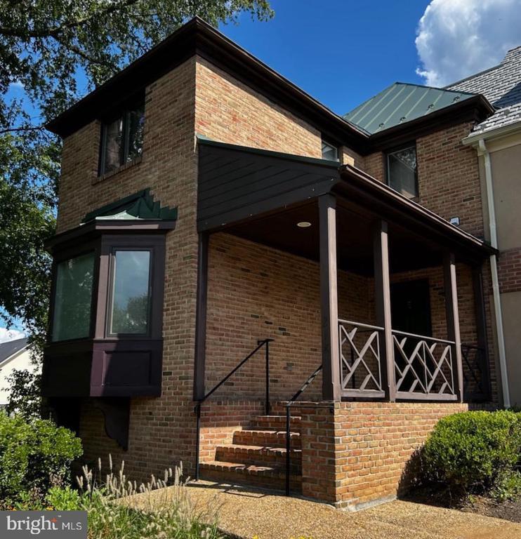 Foto principal - 218 E Marshall St