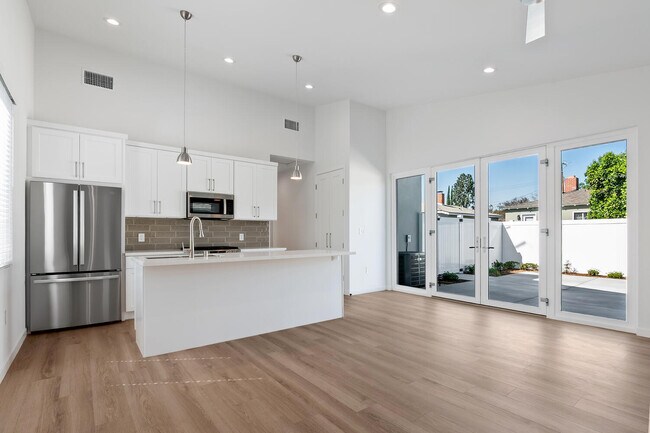 Foto del edificio - 15912 Vose St