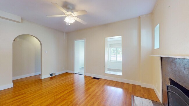 Foto del edificio - 7030 Clayton Rd