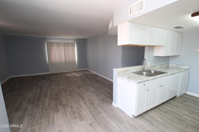 Foto del edificio - 14407 N Boxwood Ln