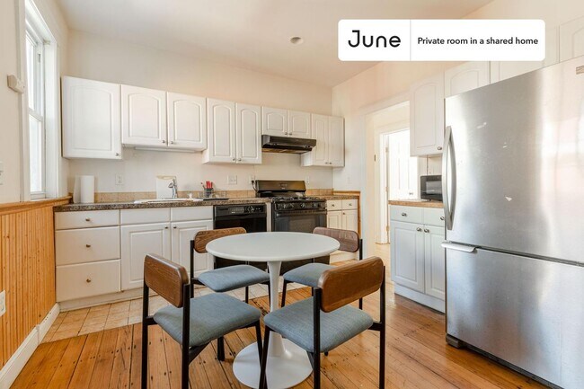 Building Photo - Private bedroom in 4 bed/1 bath Home