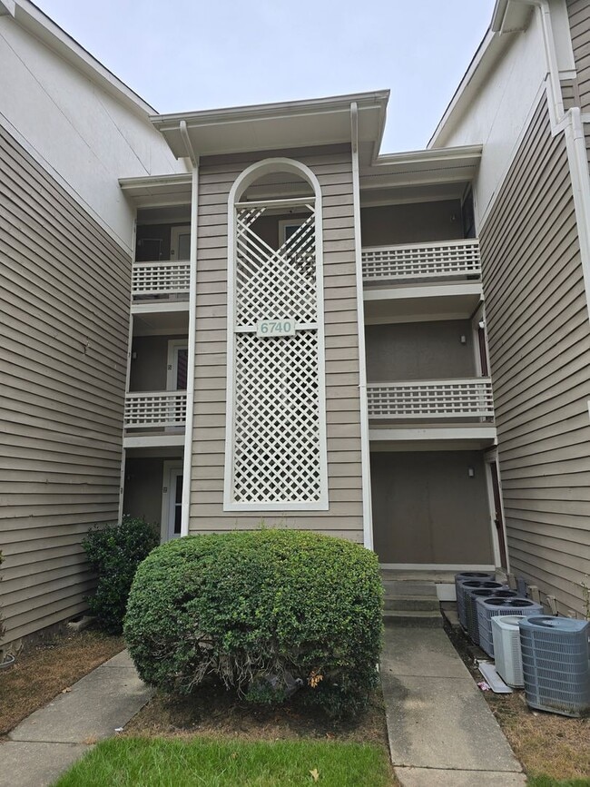 Building Photo - 6740 Willowbrook Dr