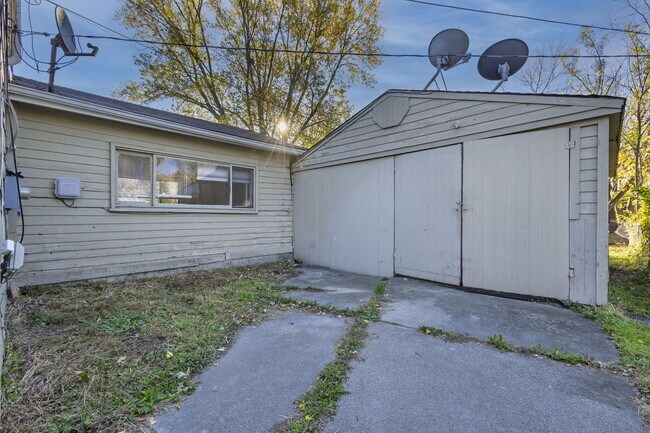 Foto del edificio - 30061 Hazelwood St