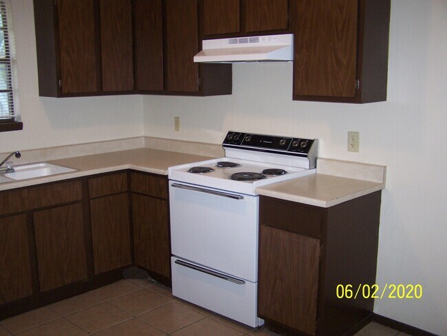 Building Photo - 408 N Oakwood Rd