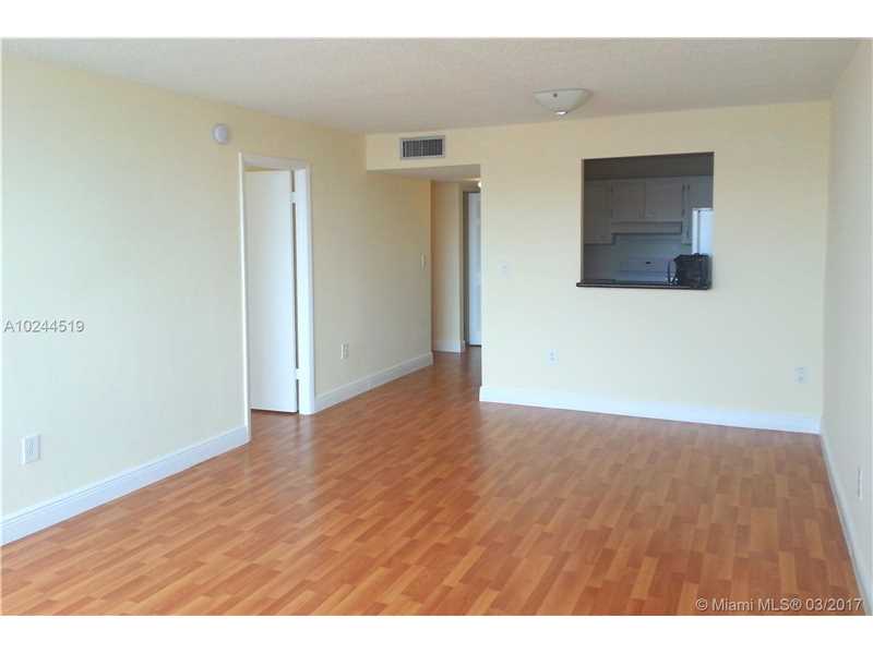 Building Photo - 1300 NE Miami Gardens Dr