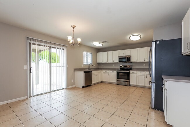 Building Photo - 1836 E Silversmith Trail