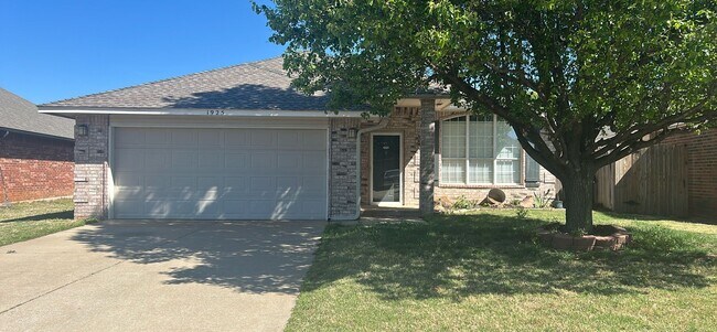Foto del edificio - 4 Bedroom Home in Edmond