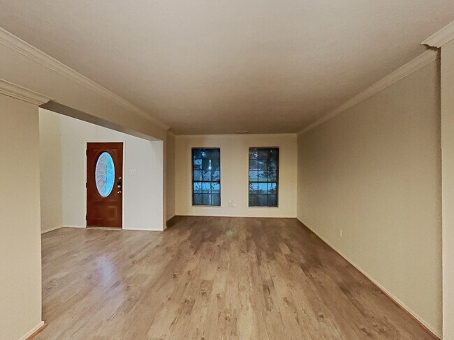 Foto del edificio - 9818 Golden Prairie Ln