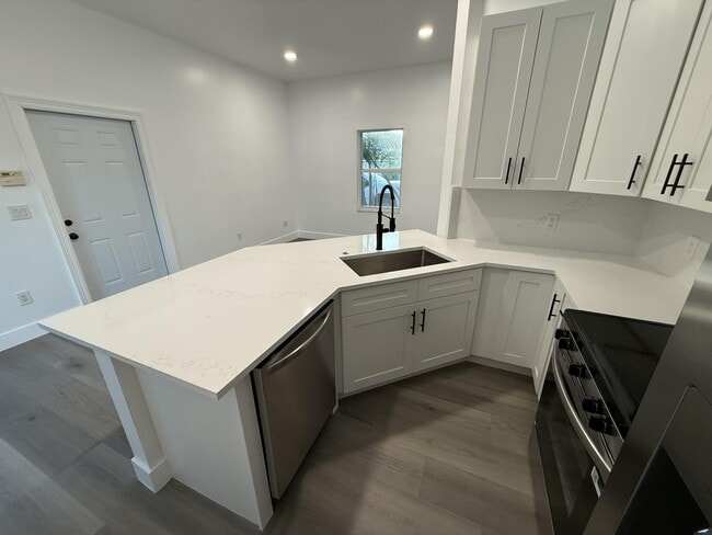 Foto del edificio - 11865 Ellison Wilson Rd