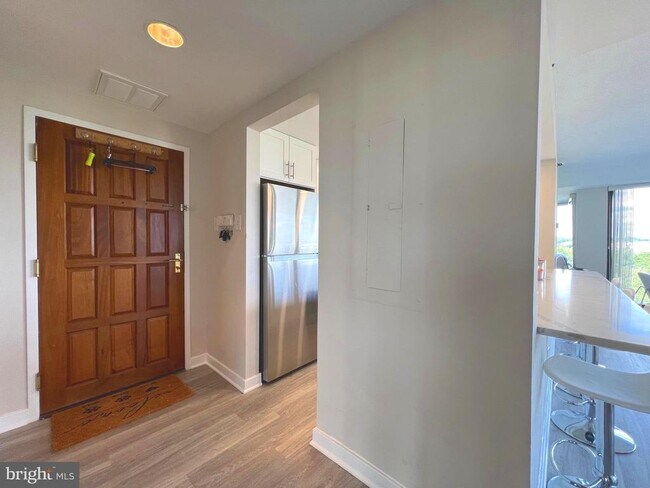 Foto del edificio - 1530 Key Blvd