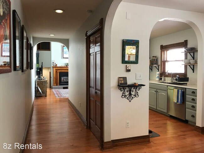 Building Photo - 3 br, 2 bath House - 2583 Mapleton Avenue