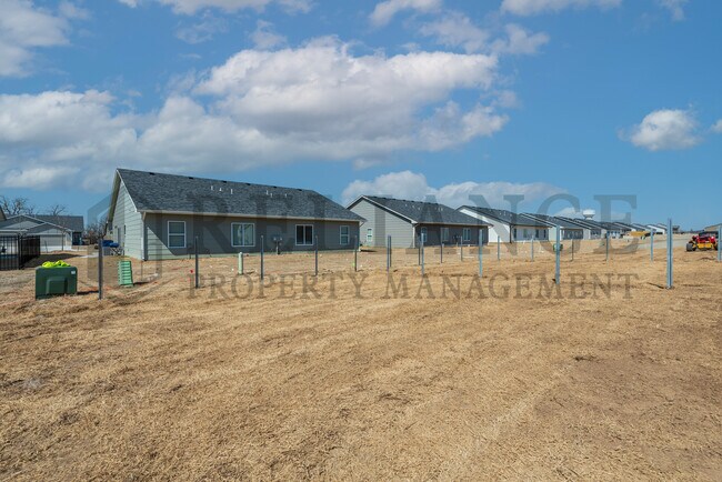 Foto del edificio - 5121 N Cypress St