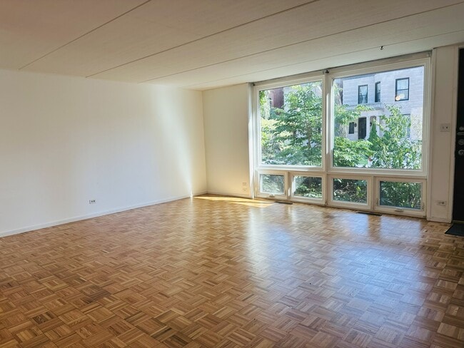Building Photo - 5140 S Dorchester Ave