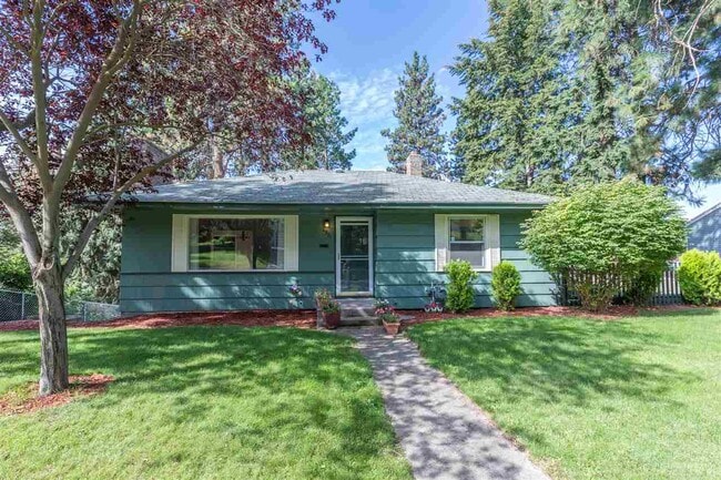 Elevaciones laterales del edificio - 4821 N Greenwood Blvd