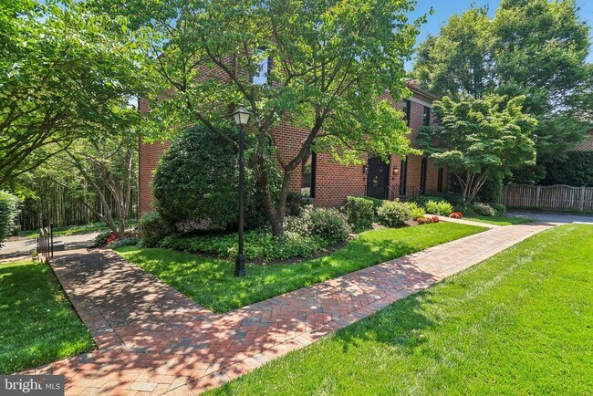 Foto del edificio - 3233 Ellicott St NW