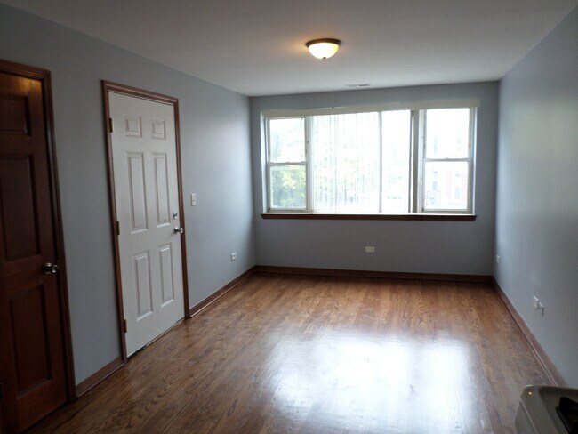 Building Photo - 1554 S Homan Ave