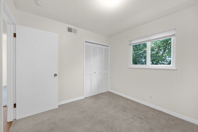 Building Photo - One level home Crockett, magnificent VIEWS