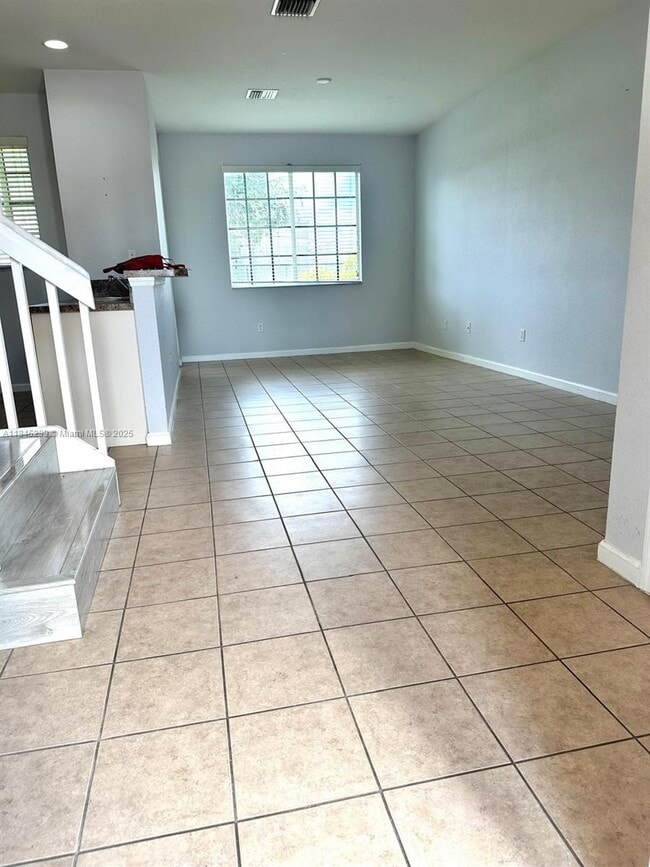 Building Photo - 2041 Nassau Dr