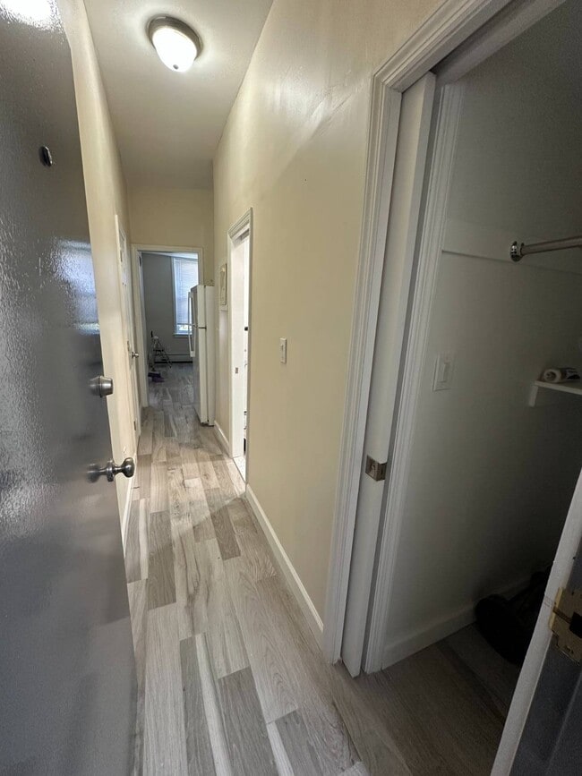 Foto del edificio - 66-13 60th Ln