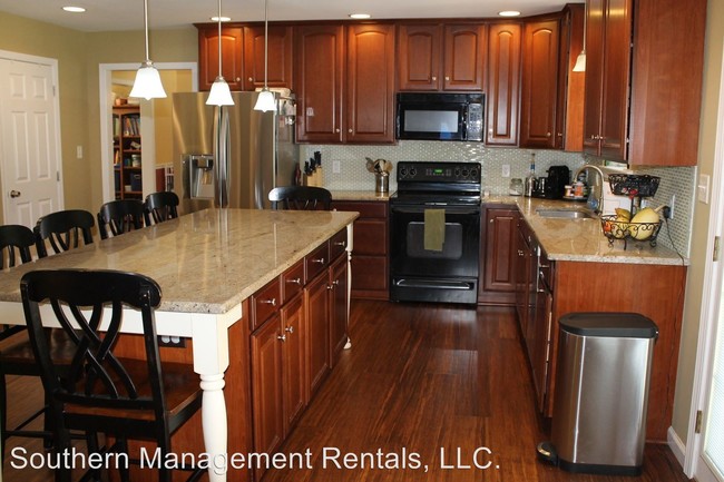Building Photo - 5 br, 2.5 bath House - 120 Woodland Drive