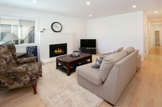 Foto del edificio - Charming Jewel Box Home Just Minutes from ...
