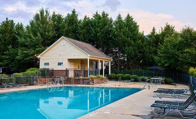 Foto del edificio - 457 Woodbark Ct
