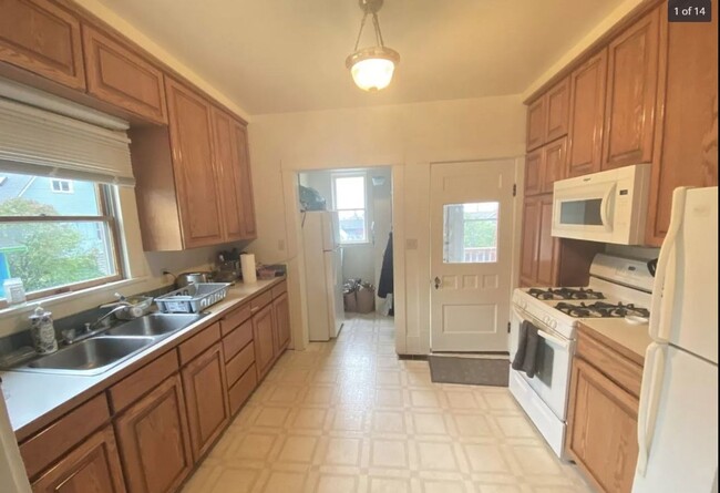 Foto del edificio - 6 bedroom, 3 bath near Downtown Bellingham!