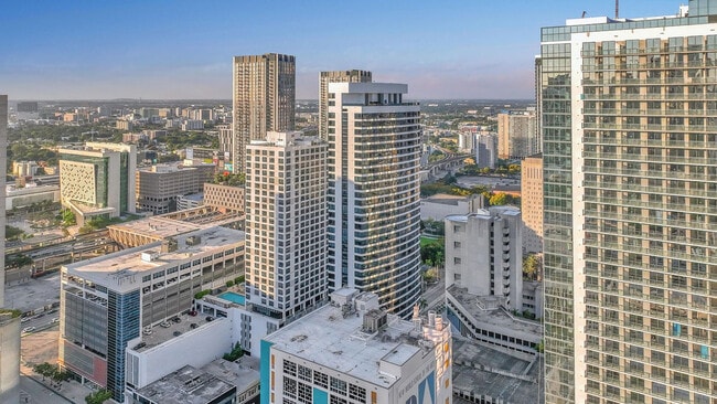 Building Photo - 225 N Miami Ave
