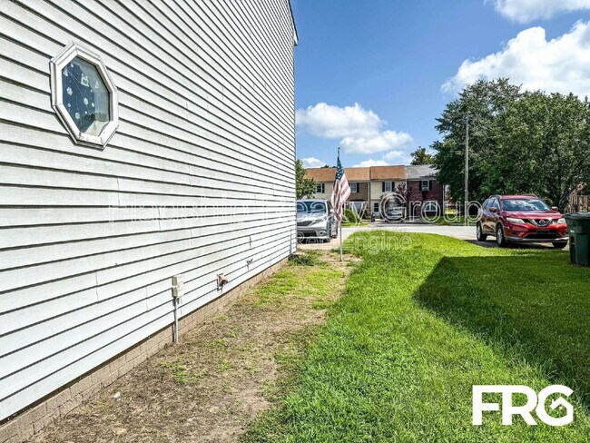 Foto del edificio - 105 Chesterfield Ct