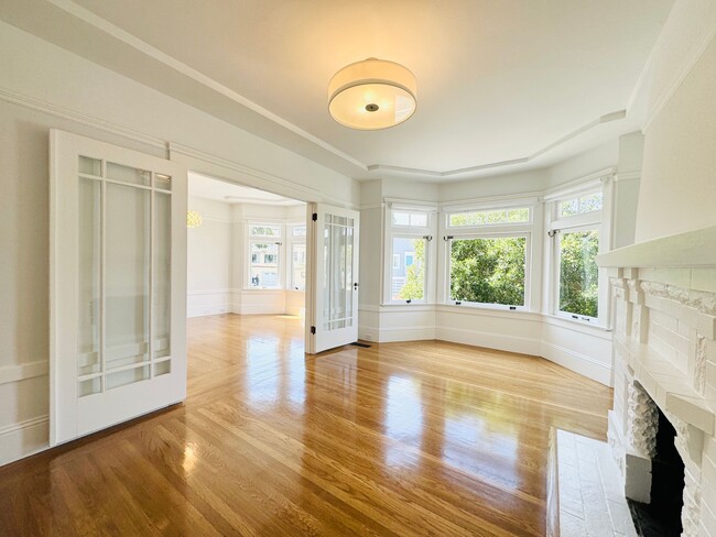 Building Photo - Bernal/Mission/Noe: Updated Flat w/ Shared...