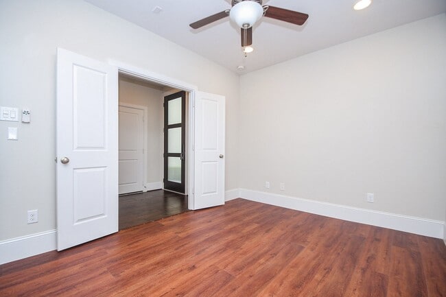 Building Photo - 5445 Larkin St