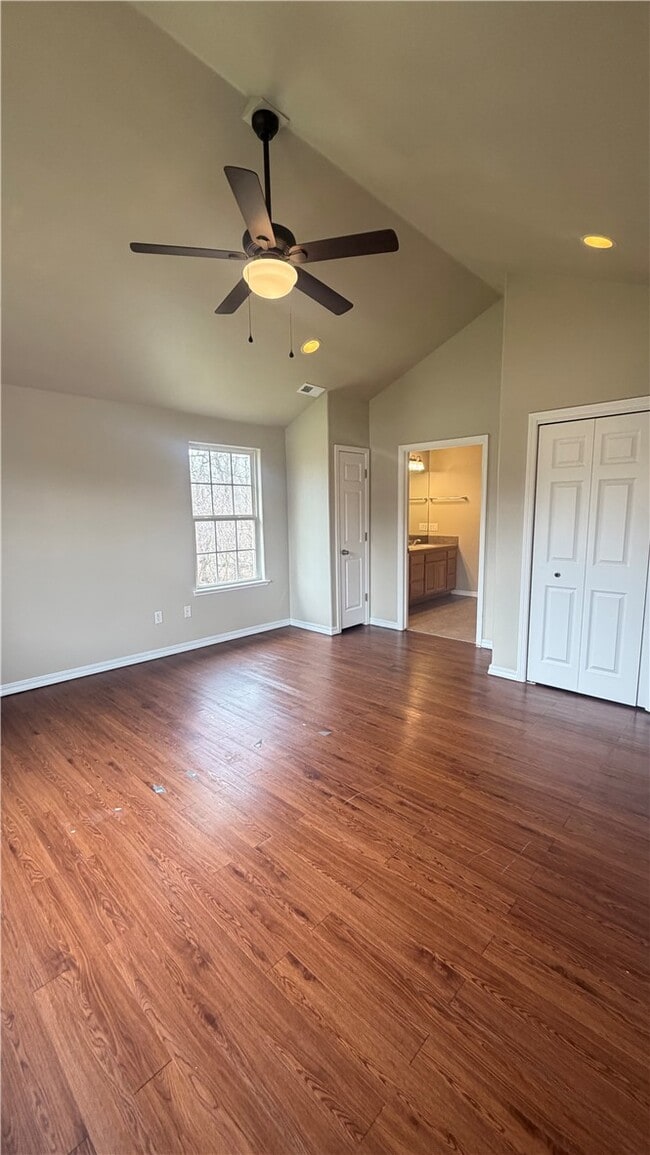 Building Photo - 77 Ingleborough Dr