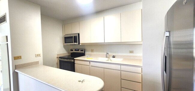 Foto del edificio - Newly renovated, conveniently located Discovery Bay Gem
