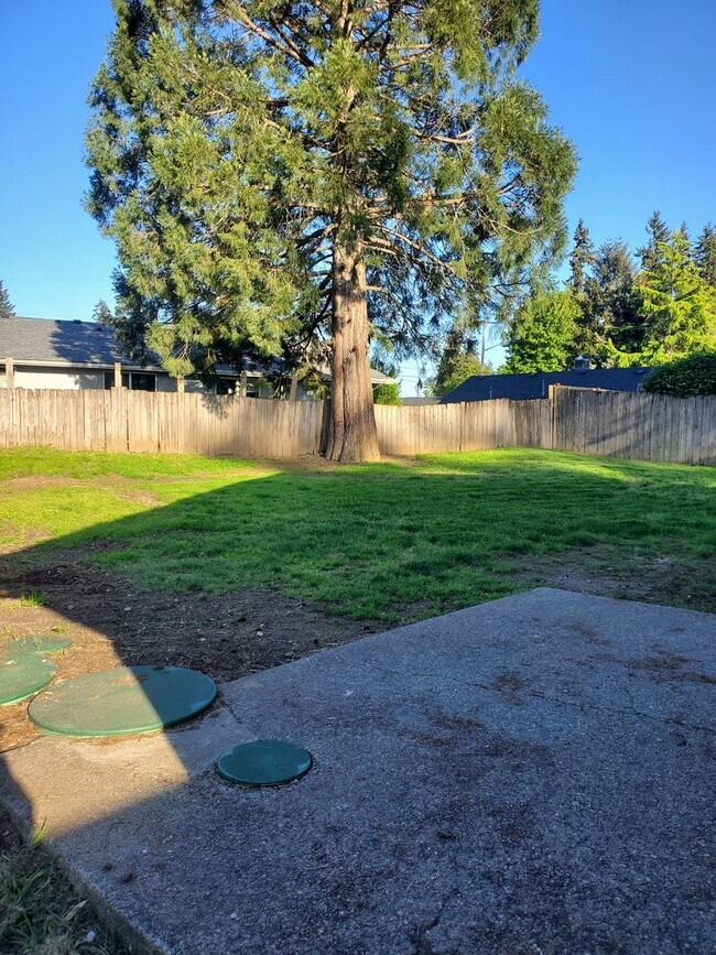 Building Photo - 3 Bedroom Duplex in Olympia