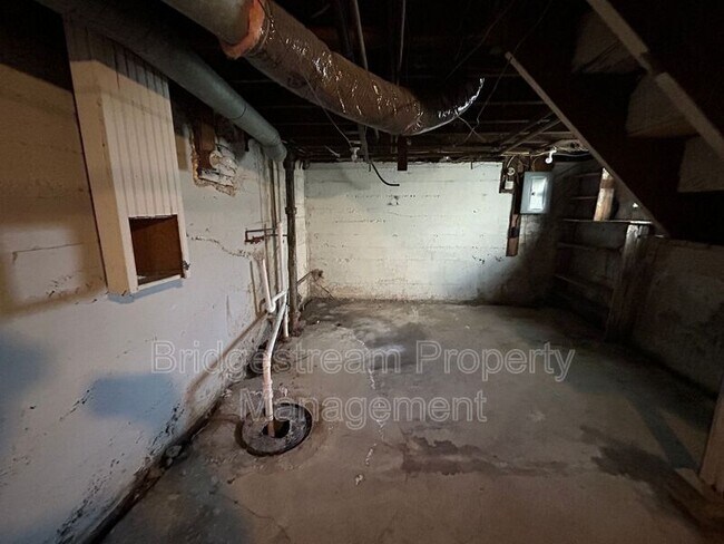 Building Photo - 1038 Walnut Hill Pl