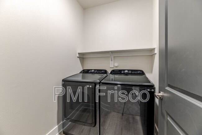 Foto del edificio - 3353 Norris St