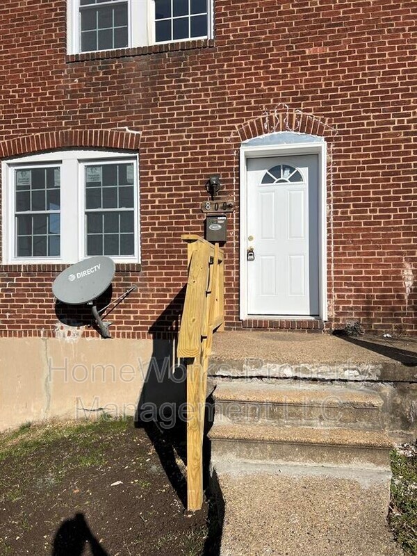 Building Photo - 800 Stoll St