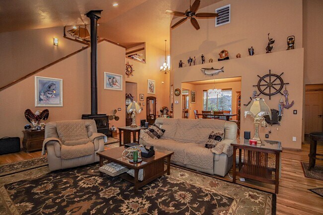 Building Photo - Beautiful home on acreage!