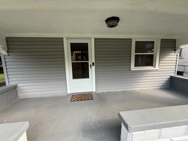 Building Photo - 123 E High St