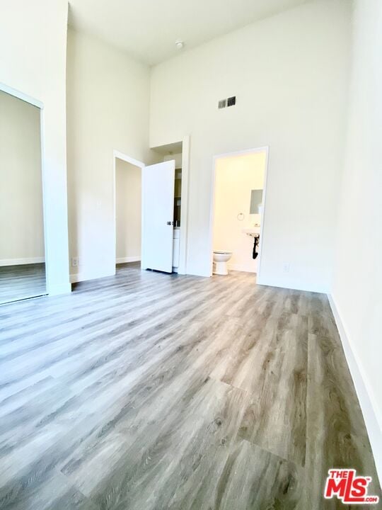 Foto del edificio - 6941 Hazeltine Ave
