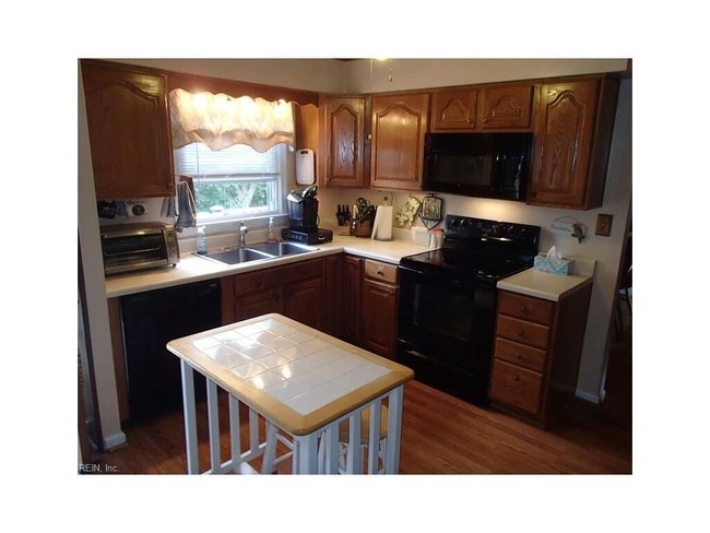 Building Photo - 420 McCosh Dr