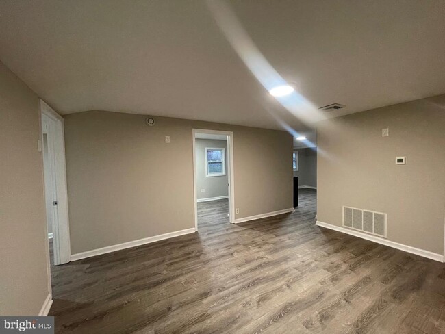Building Photo - 14 Drexel Dr