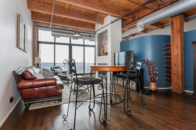 Building Photo - 1250 W Van Buren St