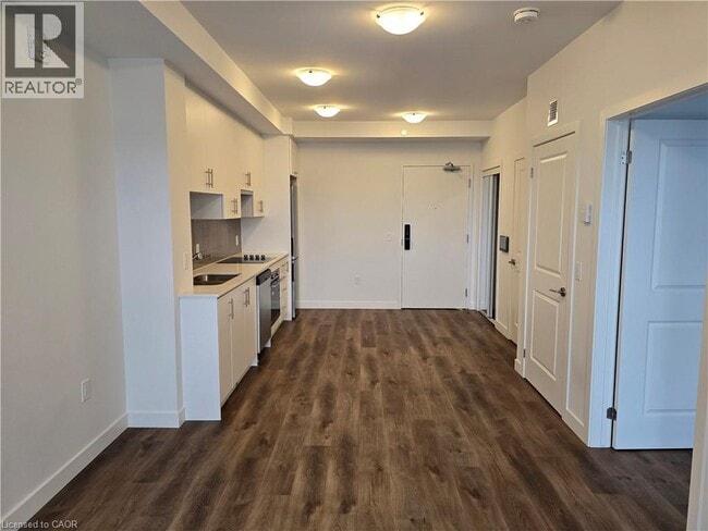 Building Photo - 461 Green Rd