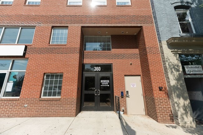 Building Photo - 360 S Elm St